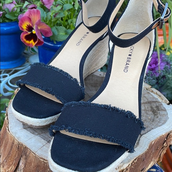 New Lucky Brand Shabby Canvas Raw Edge Wedge Heel Sandals - Picture 9 of 13